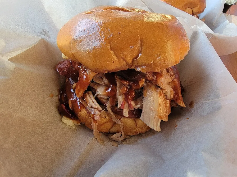 Pulled Pork Sandwich w Slaw